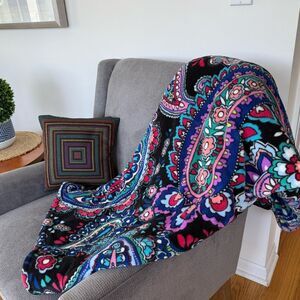 VERA BRADLEY  HAYMARKET PAISLEY plush THROW BLANKET  80x50”